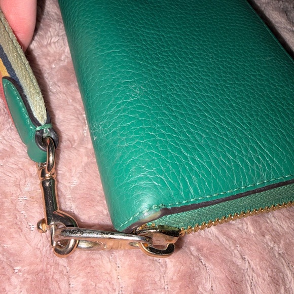 Coach Green Leather Wallet with Multicolor Pride Strap St Paddy’s Day - Picture 4 of 7